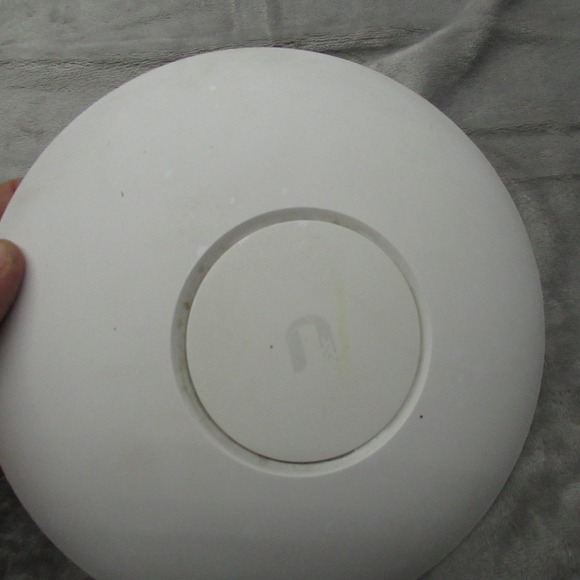 Ubiquiti UniFi AP AC PRO Wireless WiFi Access Point UAP AC PRO PoE - Picture 2 of 6